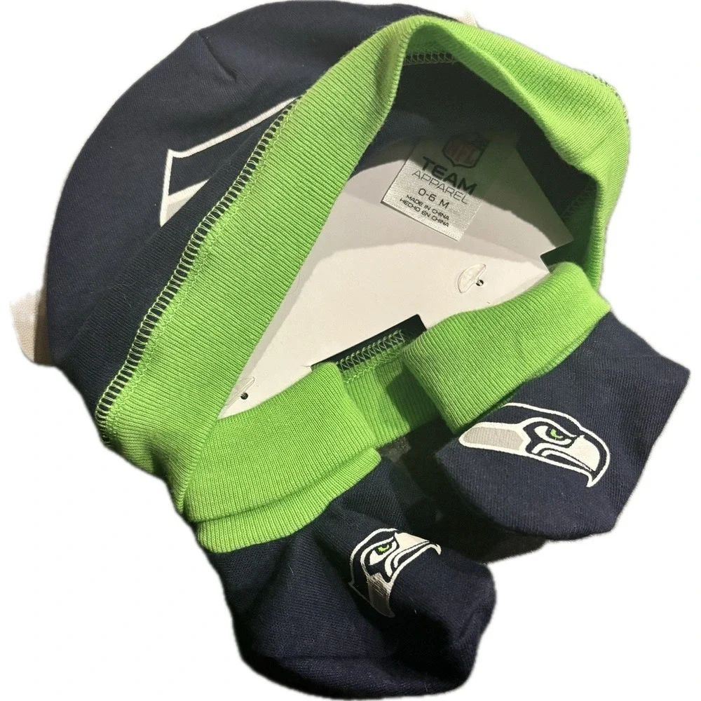 Baby Seahawks 3 Piece Set Bib, Cap, Booties